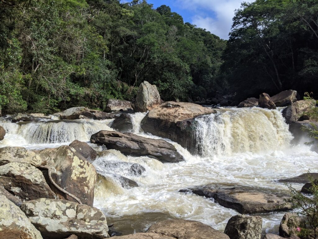 Cachoeira na Pousada Canto do Papagaio